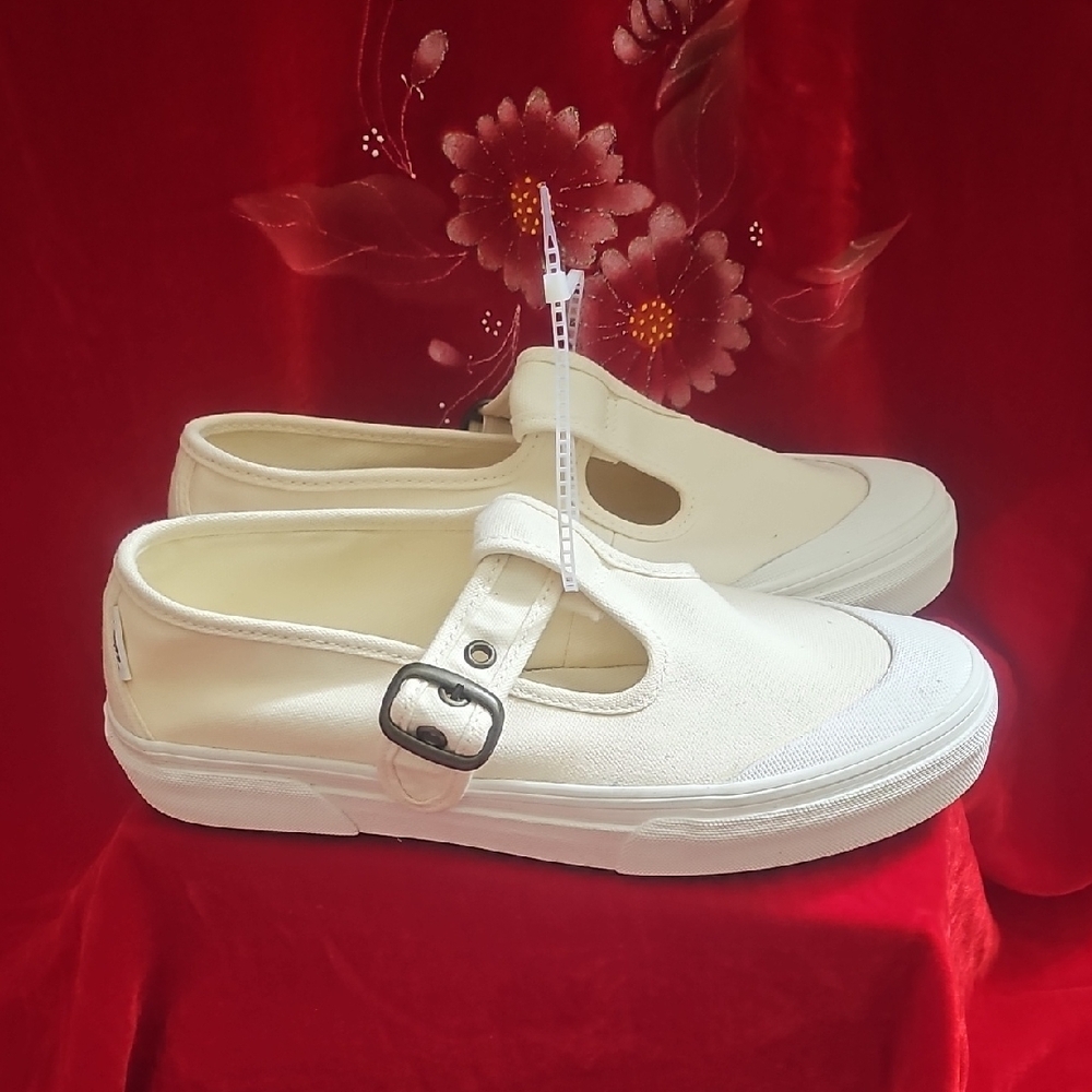 Vans Women's White/ cream Buckle Sneakers - Picture 2 of 4